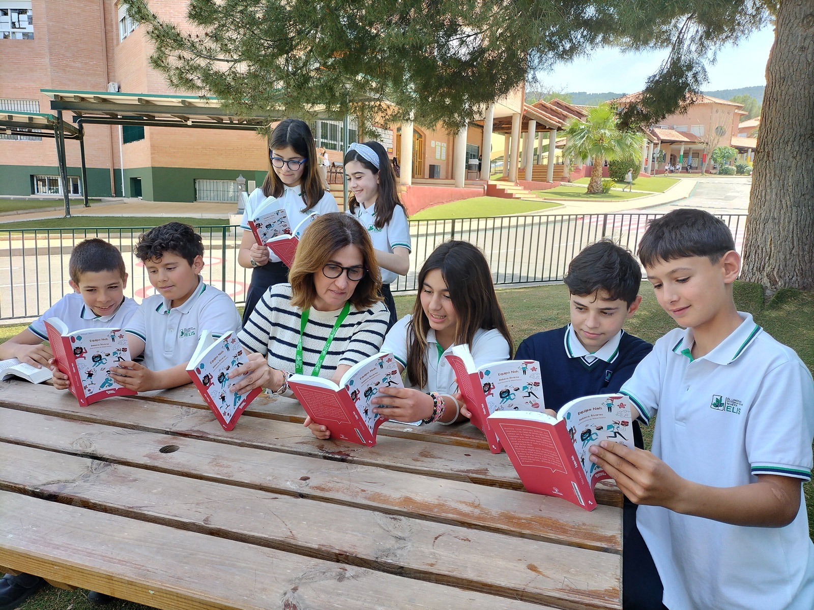 Alumnos-actividad-lectora-en-ELIS-Murcia